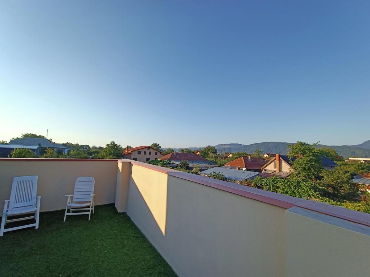 Pensiunea Byblos Piatra Neamţ Exteriör bild
